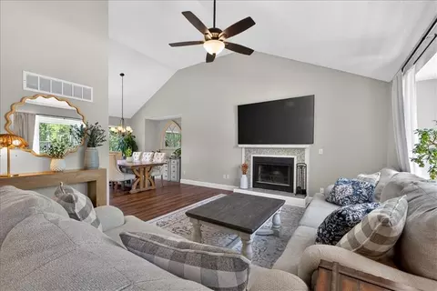 9100 W 49th St, Merriam, KS 66203