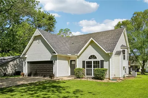204 E 8th St, Adrian, MO 64720