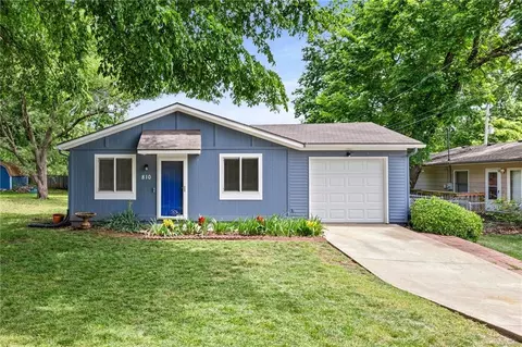810 N Iowa St, Olathe, KS 66061