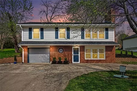 105 Beach Dr, Lake Tapawingo, MO 64015