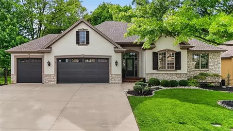 4404 NE Georgian Dr, Lees Summit, MO 64064