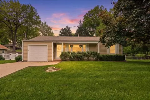 5711 N Amoret Ave, Kansas City, MO 64151
