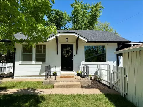 502 S Willow Ave, Sugar Creek, MO 64053