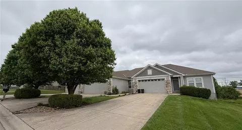 1206-1210 Willowbrook Dr, Cameron, MO 64429