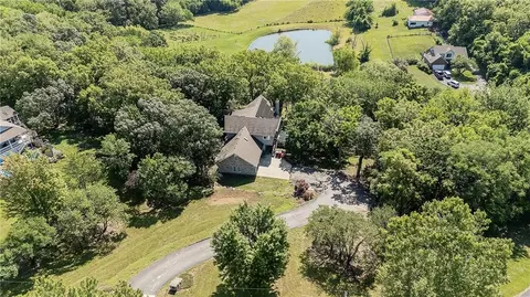 2323 S Crenshaw Rd, Independence, MO 64057