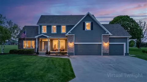 Exterior - 4532 SW Gull Point Dr, Lees Summit, MO 64082 photo 2 of 5