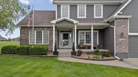 Exterior - 4532 SW Gull Point Dr, Lees Summit, MO 64082 photo 4 of 5