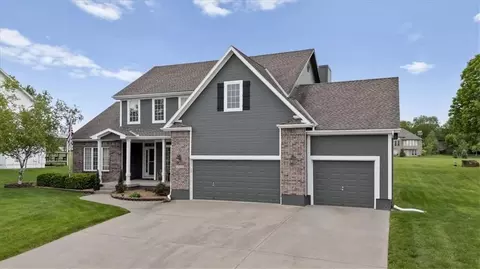 Exterior - 4532 SW Gull Point Dr, Lees Summit, MO 64082 photo 3 of 5