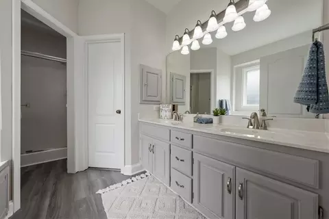 Bath - 4532 SW Gull Point Dr, Lees Summit, MO 64082 photo 1 of 4