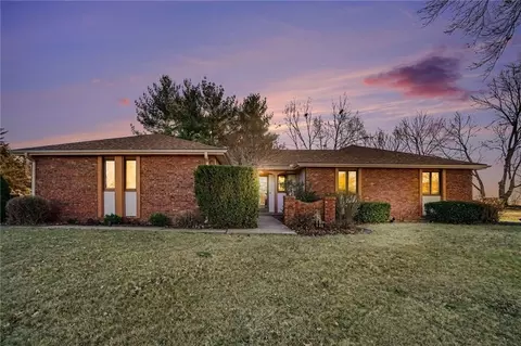 1109 S Catalpa St, Savannah, MO 64485