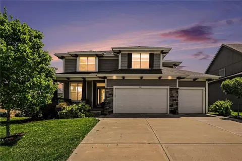 928 N Stonecrest Rd, Olathe, KS 66061