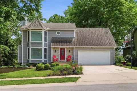 11249 Lakeview Dr, Kansas City, KS 66109