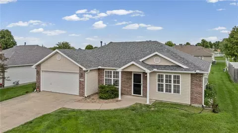 1016 Bristol Dr, Raymore, MO 64083