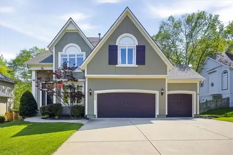 5117 W 162nd St, Stilwell, KS 66085