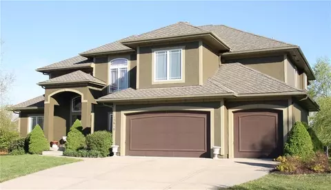 15618 S Hallet St, Olathe, KS 66062