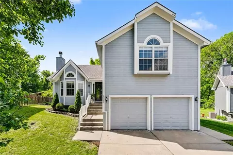 1127 Cardinal Dr, Liberty, MO 64068