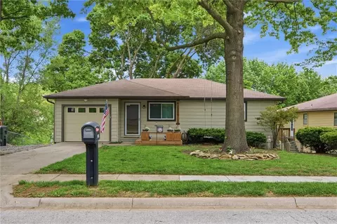 2209 S 17th St, Leavenworth, KS 66048