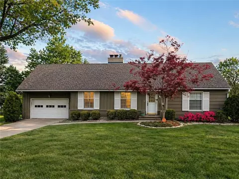 4819 W 65th St, Prairie Village, KS 66208