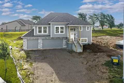 15580 Sheridan Ct, Basehor, KS 66007