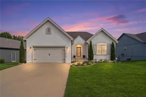 14214 W 155th St, Olathe, KS 66062