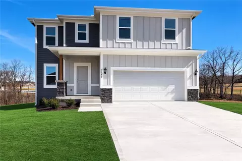 602 Wild Lupine Ln, Raymore, MO 64083