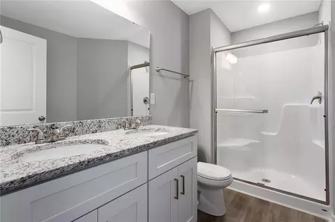 Bath - 602 Wild Lupine Ln, Raymore, MO 64083 photo 2 of 4