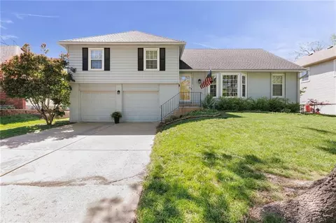 9912 Farley Ln, Overland Park, KS 66212