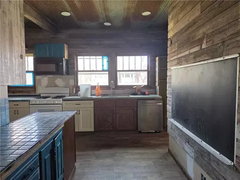 Kitchen - 426 Cherry St, Chillicothe, MO 64601 photo 3 of 5