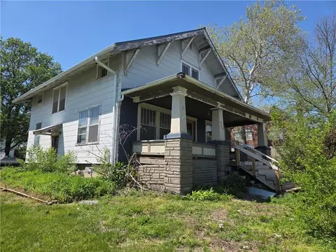 Exterior - 426 Cherry St, Chillicothe, MO 64601 photo 1 of 2
