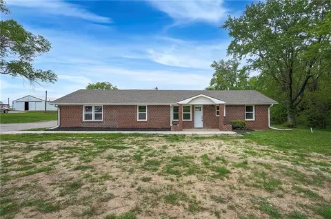 1129 NW Us 50 Hwy, Centerview, MO 64019