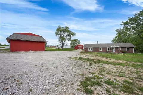 1129 NW Us 50 Hwy, Centerview, MO 64019