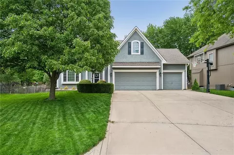 2524 SW 12th Cir, Lees Summit, MO 64081