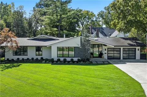 6536 Granada Dr, Prairie Village, KS 66208