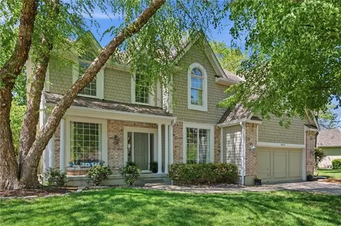 8016 N Chatham Ave, Kansas City, MO 64151