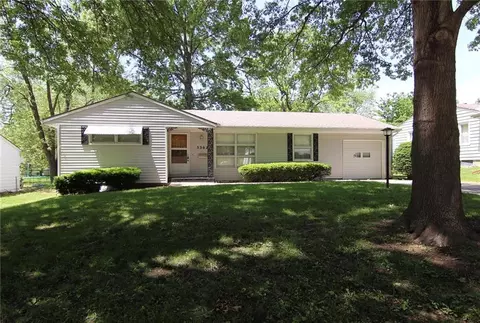 5302 Flint St, Shawnee, KS 66203