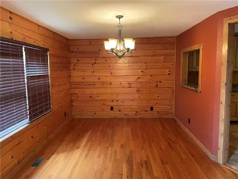 Living - 2511 Ottawa Rd, Atchison, KS 66002 photo 3 of 7