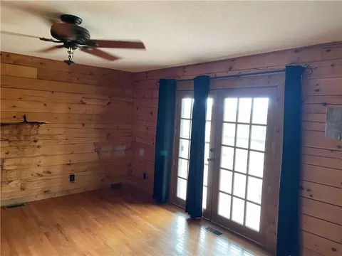 Living - 2511 Ottawa Rd, Atchison, KS 66002 photo 5 of 7