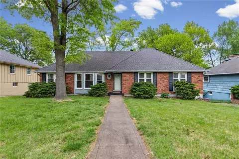 1610 NE 68th St, Kansas City, MO 64118