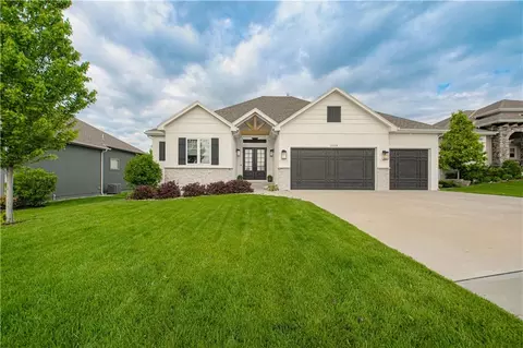 11080 S Palisade St, Olathe, KS 66061