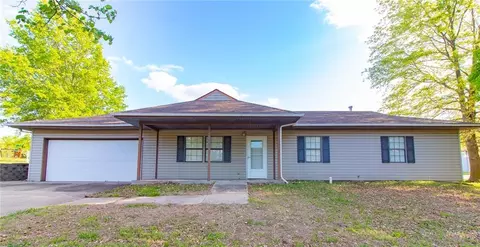 502 Mallory Ct, Warrensburg, MO 64093