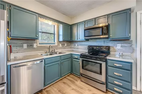 Kitchen - 79 NW 271st Rd, Centerview, MO 64019 photo 2 of 3