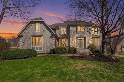 9206 W 146th Pl, Overland Park, KS 66221