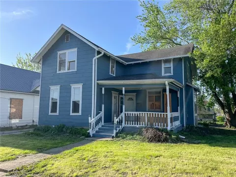 302 E 10th Ct, Trenton, MO 64683