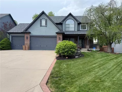 2408 SW Regency Dr, Lees Summit, MO 64082