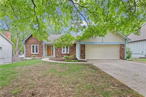 9833 W 101st Ter, Overland Park, KS 66212