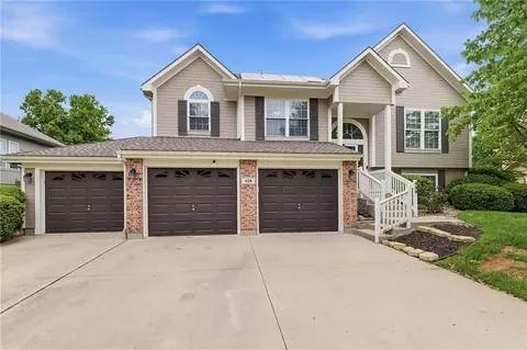 428 SW Seagull St, Lees Summit, MO 64082