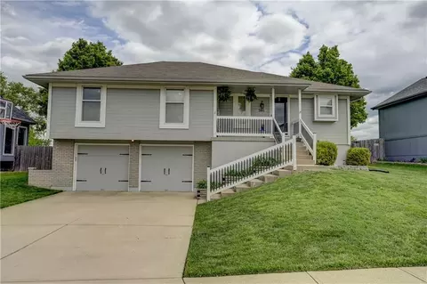 501 SW Whitestone Dr, Grain Valley, MO 64029