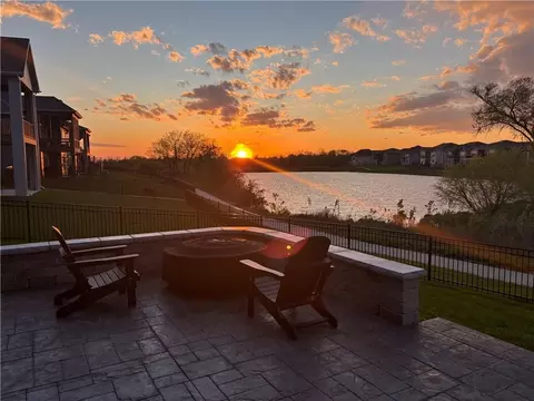 25274 W 92nd Ter, Lenexa, KS 66227