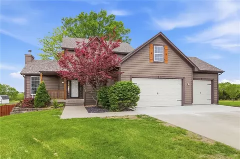 407 Shady Ln, Pleasant Hill, MO 64080