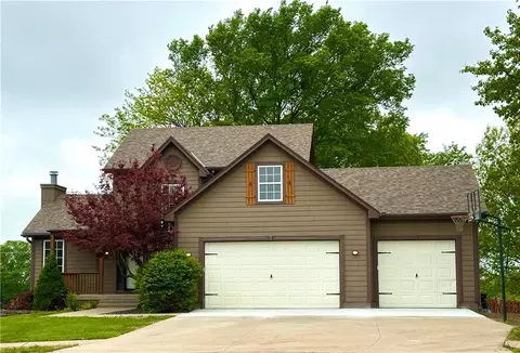 407 Shady Ln, Pleasant Hill, MO 64080